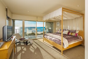 Luxury-Villa, 5 Schlafzimmer, Strandblick (3 Bathrooms) | 5 Schlafzimmer, hochwertige Bettwaren, Zimmersafe, Schreibtisch