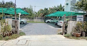 Free self-parking - DD Mansion Rangsit (Thanyaburi)