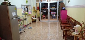 32-inch LED TV with cable channels, TV - DD Mansion Rangsit (Thanyaburi)