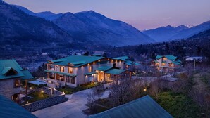 A modern hotel with multiple buildings, large windows, and a well-maintained garden. - Baragarh Resort & Spa, Manali- IHCL SeleQtions (Kullu)