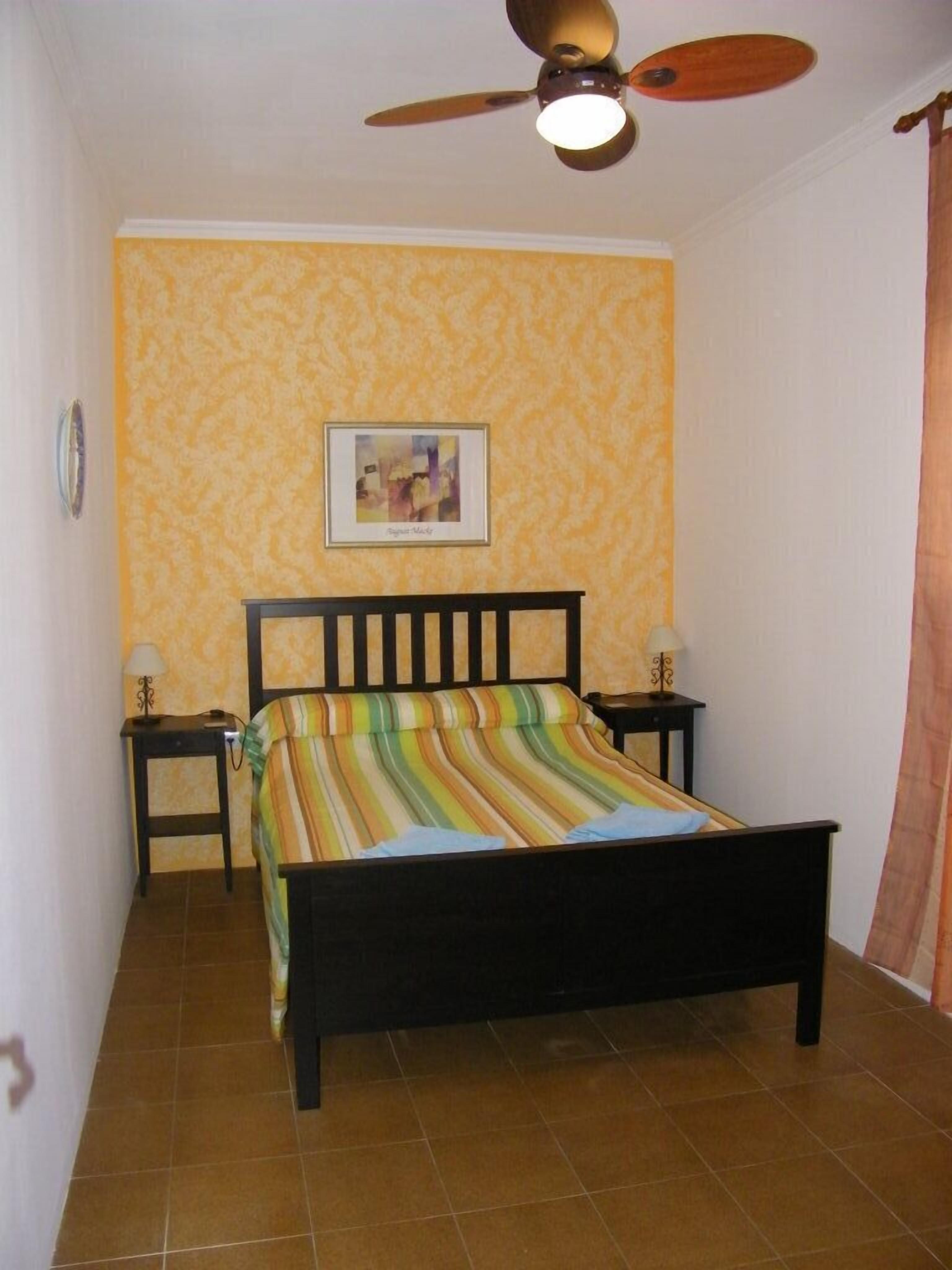 4 slaapkamers, een strijkplank/strijkijzer, gratis wifi, beddengoed