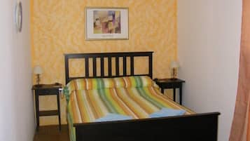 4 slaapkamers, een strijkplank/strijkijzer, gratis wifi, beddengoed