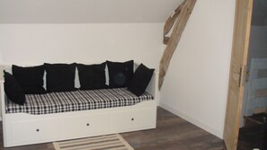 Interior - Cottage in an old farmhouse (Frémainville)