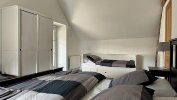 3 bedrooms, iron/ironing board, travel cot, free WiFi