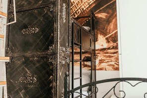 4 bed dormitory, ensuite bathroom (Lusitania) | In-room safe, desk, soundproofing, iron/ironing board - Hostel Franz Ferdinand (Sarajevo)