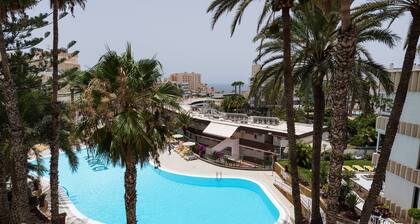 Charming apartment with swimming pool and sea view