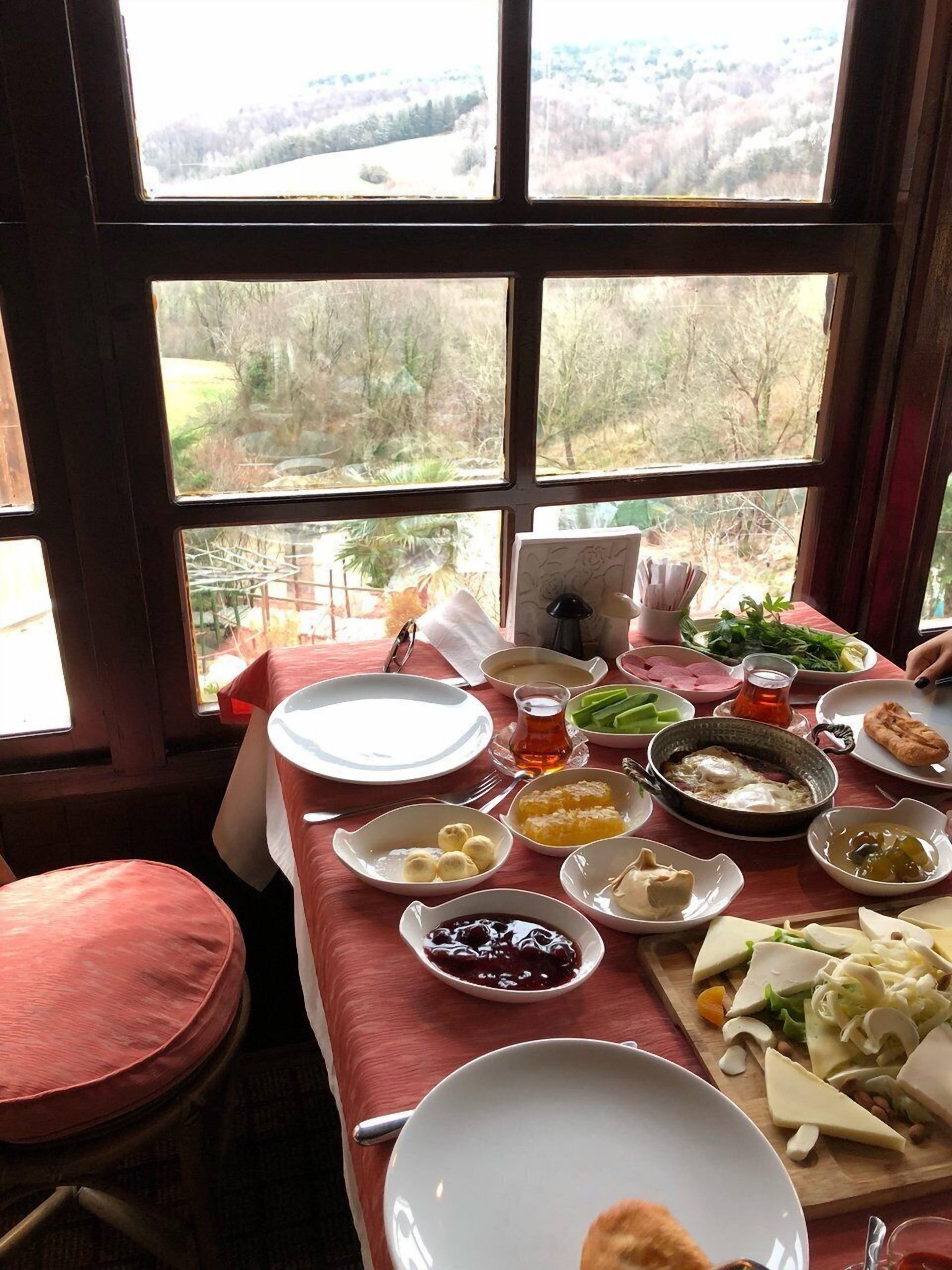 Se sirven desayunos, comidas, cenas y cocina internacional 