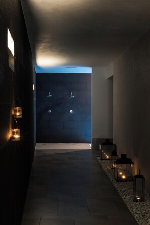 Salas de tratamientos para parejas, sauna, bañera de hidromasaje 