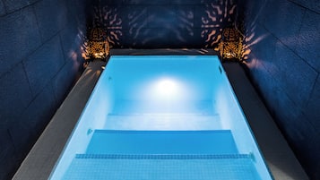 Couples treatment room(s), sauna, hot tub, steam room
