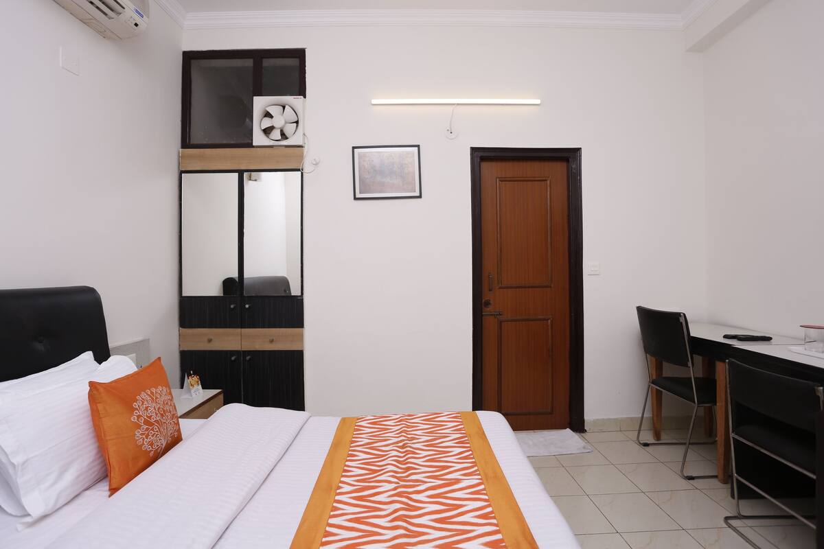 Deluxe Double Room, 1 King Bed, Non Smoking, Garden View | Desk, iron/ironing board, rollaway beds, free WiFi