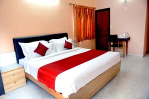 エグゼクティブ ダブルルーム キングベッド 1 台 禁煙 ヒルビュー | デスク、アイロン / アイロン台、可動式ベッド、WiFi (無料)