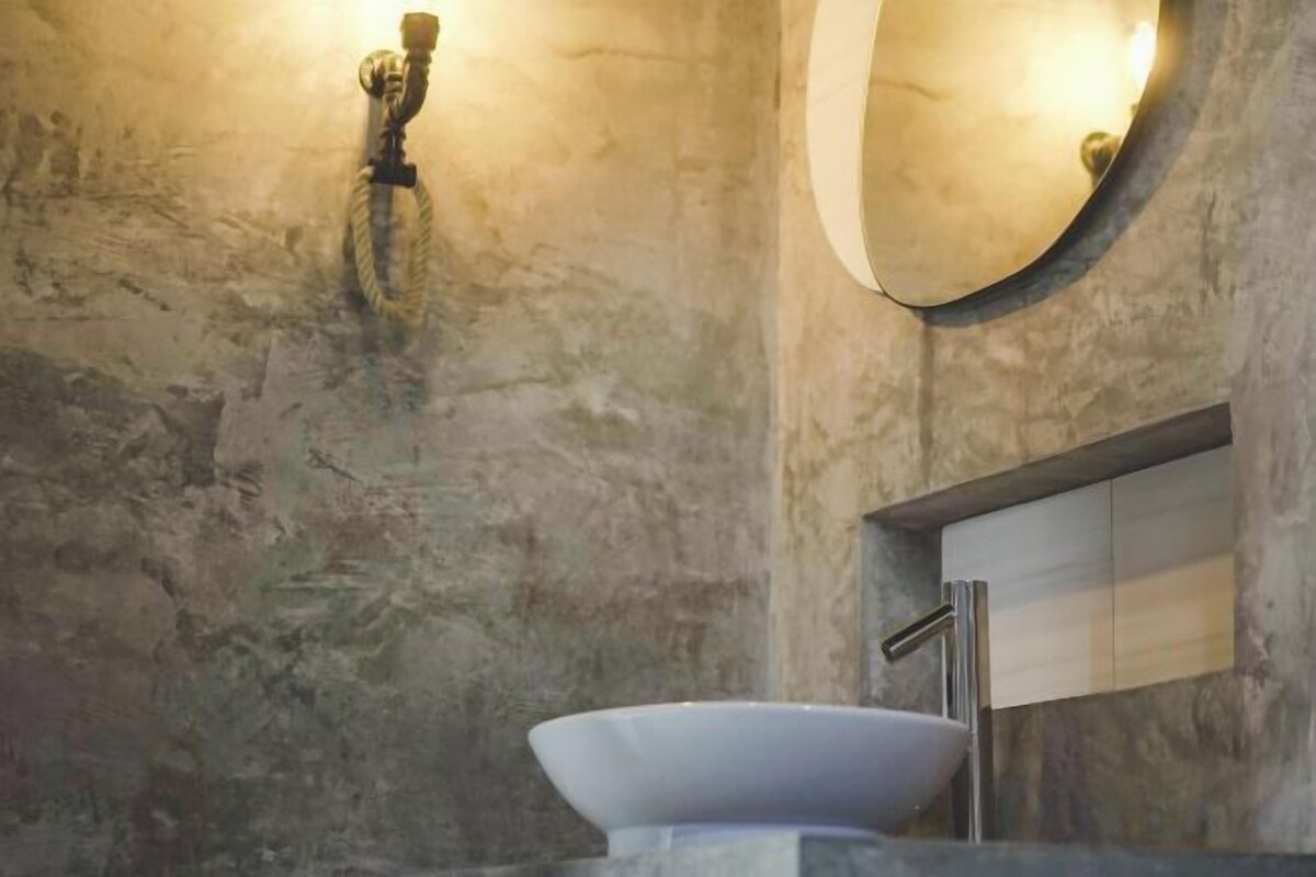 Bathroom | Shower, free toiletries, towels