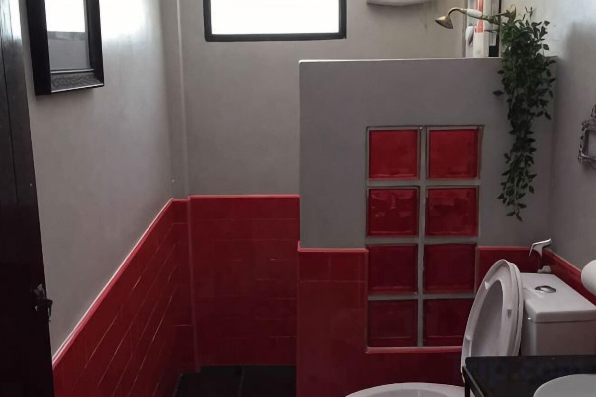 Bathroom | Shower, free toiletries, towels