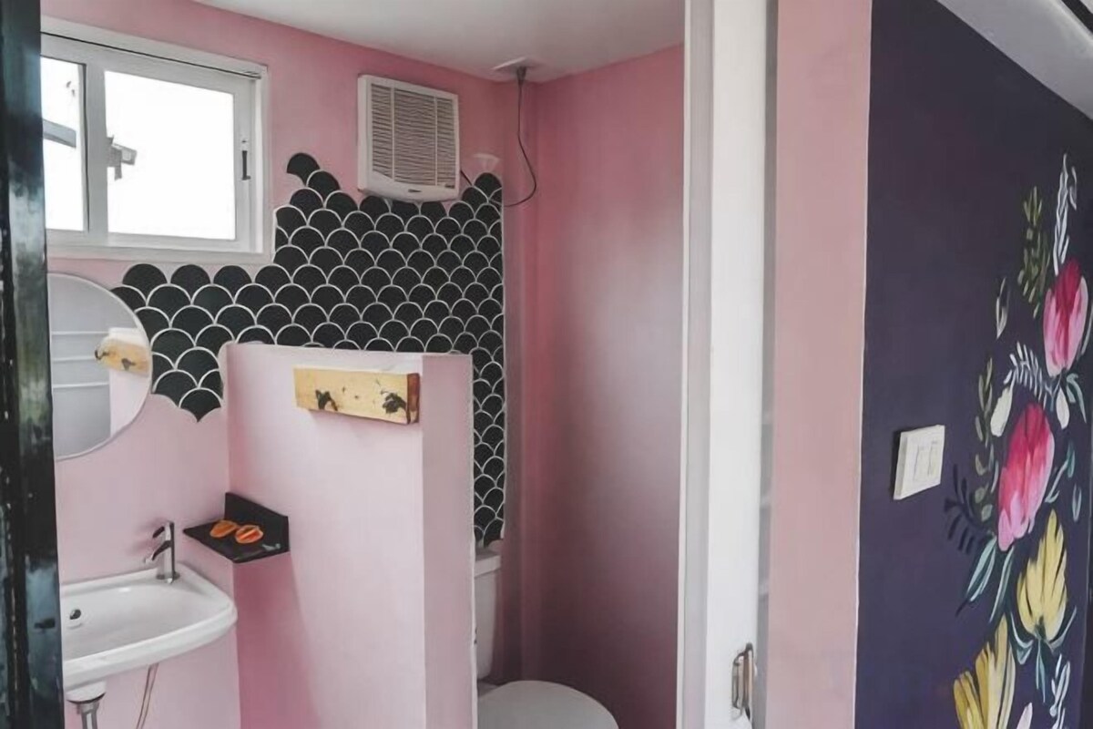 Bathroom | Shower, free toiletries, towels