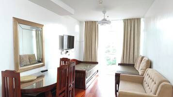 Familieleilighet, byutsikt | Spisestue