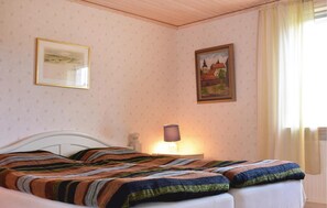 3 Schlafzimmer, Reisekinderbett