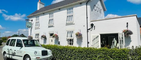 Fachada de la propiedad