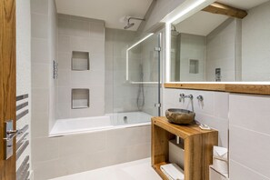 Premium Double Room, 1 King Bed | Bathroom | Designer toiletries, hair dryer, bathrobes, towels - The Cow Dalbury (Ashbourne)