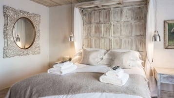 Habitación doble Premier, 1 cama King size | Ropa de cama de alta calidad y minibar