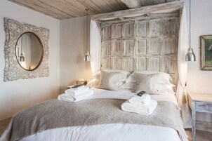 尊貴雙人房, 1 張特大雙人床 | 高級寢具、迷你吧、房內夾萬、書桌