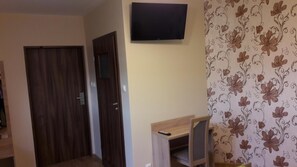 Desk, blackout curtains, iron/ironing board, free WiFi - Restauracja i Sala Bankietowa AS - Noclegi (Turek)