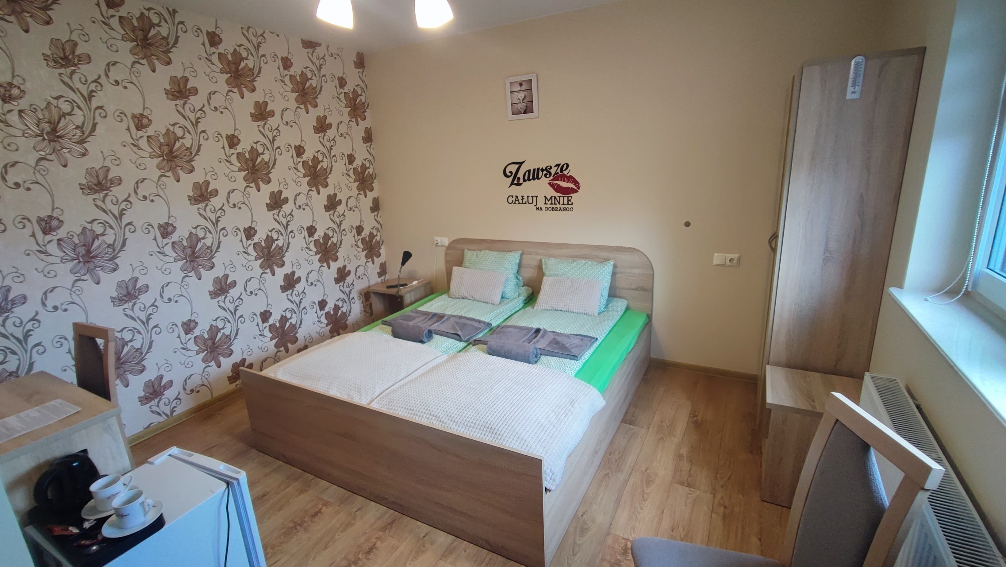 컴포트 아파트, 킹사이즈침대 1개, 금연, 냉장고 | 책상, 암막 커튼, 다리미/다리미판, 무료 WiFi