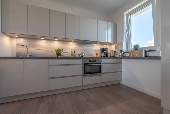 Frigorifero, microonde, forno, lavastoviglie