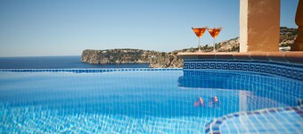 Stunning accommodation on Mallorca with pool and sea views (Villa SIKA)