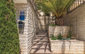 Property grounds - 1 bedroom cozy apartment in Rabac (Rabac)