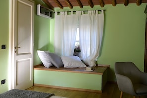 Superior Suite, 1 Queen Bed, Kitchenette, Garden View | Room amenity - Guesthouse ai Santinelli (Capannori)