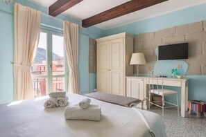 Chambre Panoramique, 1 grand lit, vue ville