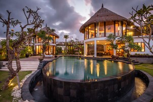 Outdoor pool, sun loungers