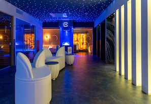 Sauna, hot tub, steam room, Turkish bath, 1 treatment room, massages