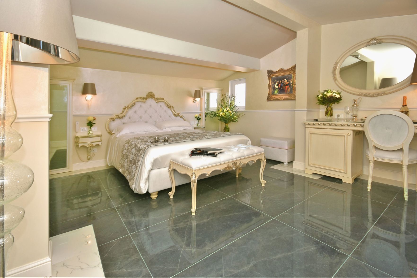 1 bedroom, Frette Italian sheets, premium bedding, down duvets