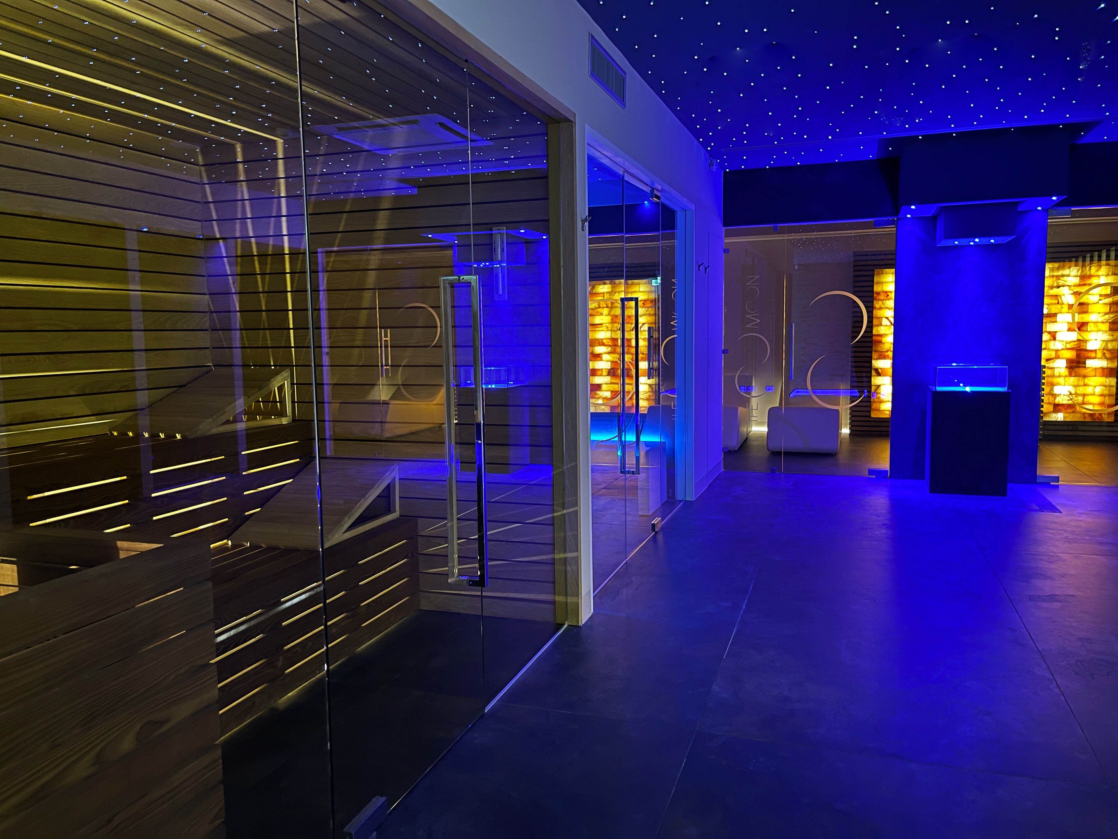 桑拿、热水浴缸、湿蒸房、土耳其浴、1 ???、按摩服务