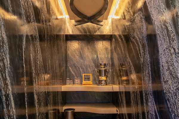 Sauna, bain Ă  remous, hammam, hammam, 1 salle de soins, massages
