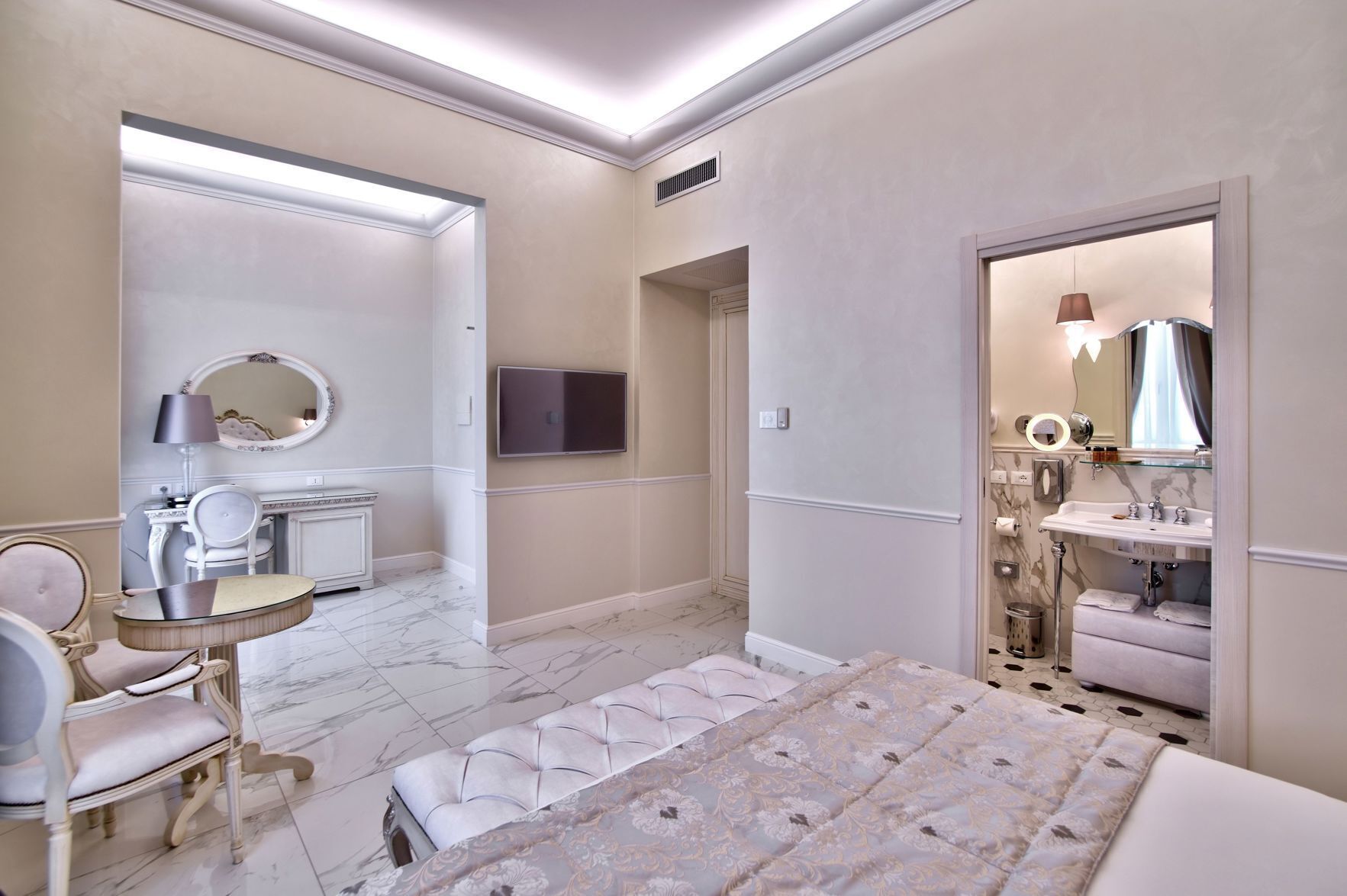 1 Schlafzimmer, italienische Bettbezüge von Frette