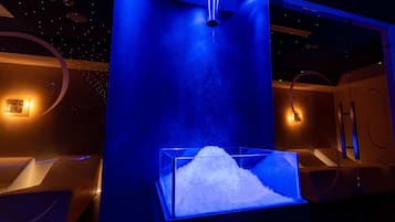 Sauna, hot tub, steam room, Turkish bath, 1 treatment room, massages