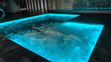 Sauna, hot tub, steam room, Turkish bath, 1 treatment room, massages