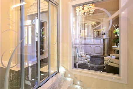 Entrada de la propiedad. The Moon Boutique Hotel & Spa