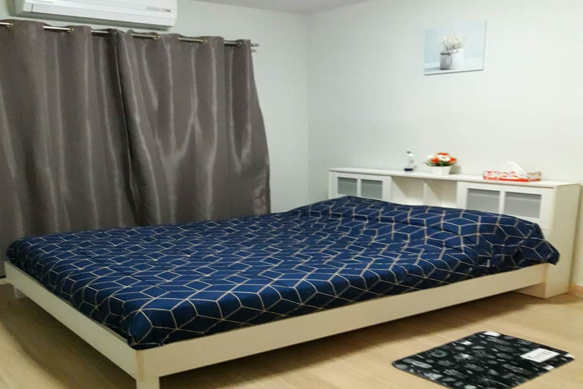 3 Bedrooms | 3 bedrooms, blackout drapes, iron/ironing board, free WiFi