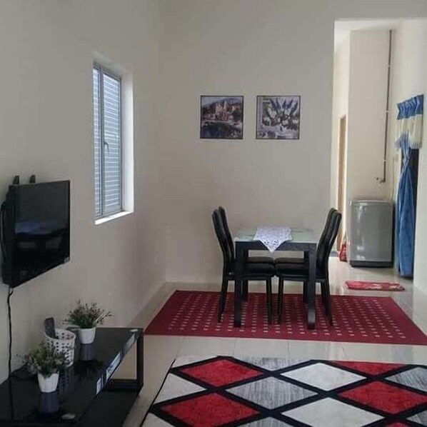 Standard House, 3 Bedrooms, Corner | In-room dining
