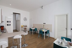 Free daily local cuisine breakfast  - Musto Suites & Rooms (Naples)