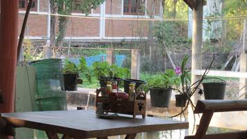 Breakfast and lunch served, Thai cuisine