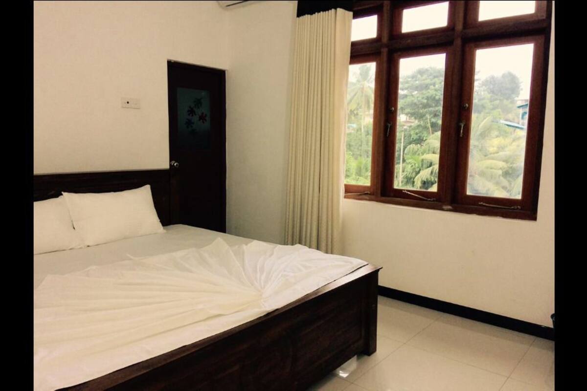 Deluxe Double Room, 1 King Bed, Mountain View | Iron/ironing board, free WiFi