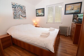 公寓, 私人浴室, 山景 | 1 間睡房、埃及棉床單、防敏寢具、書桌