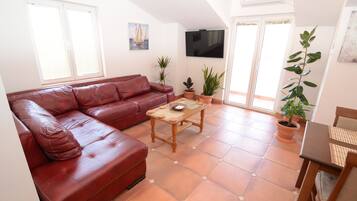 Panoramic Suite, 1 Queen Bed, Bay View | Living area | Flat-screen TV