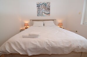 Apartment, Ensuite, Mountain View | 1 bedroom, Egyptian cotton sheets, hypo-allergenic bedding, desk - Maritimo Apartments (Kotor)