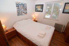 아파트, 전용 욕실, 산 전망 | 1 개의 침실, 이집트산 면 시트, 저자극성 침구, 책상