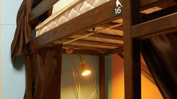 Premium bedding, in-room safe, iron/ironing board, free WiFi